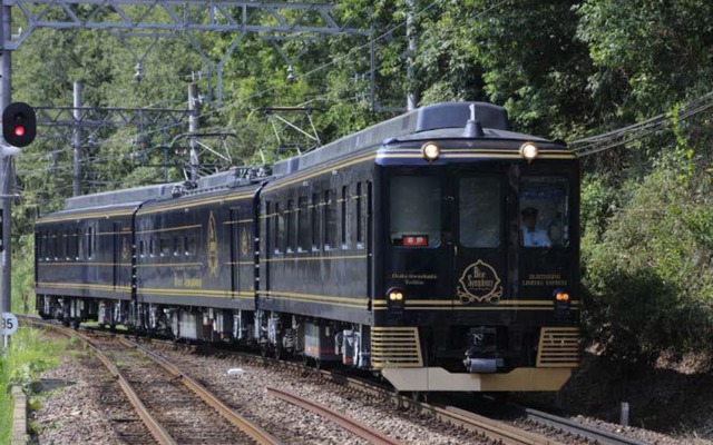 2016年9月にデビューした近鉄南大阪線の観光特急『青の交響曲』。運行開始から今までに約4万人が利用している。