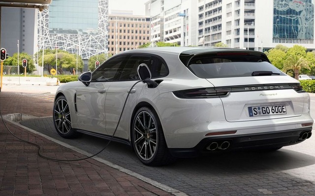 ポルシェ・パナメーラ・スポーツツーリスモのPHV