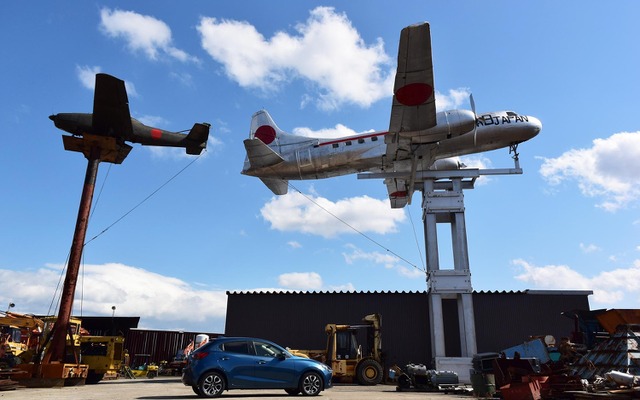 三重の国道1号線で出会った銀色の旅客機