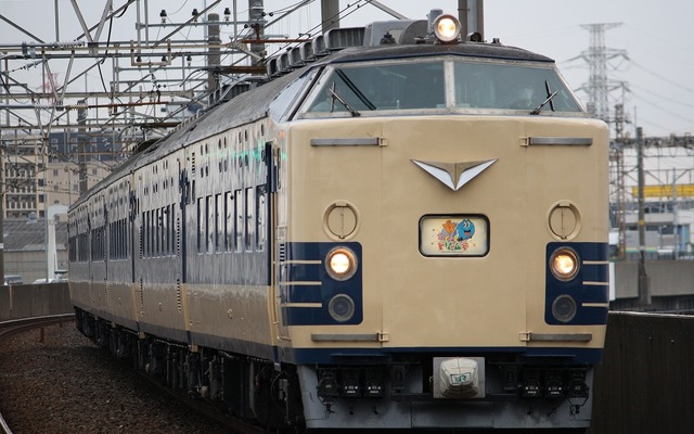 秋田車両センターに6両編成1本だけが残る583系。4月8日限りで引退することが決まった。