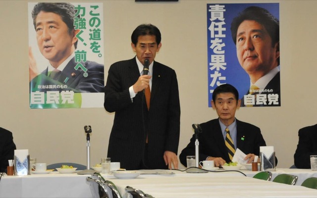 5回目となる自民党「二輪車問題対策PT」。開会であいさつする逢沢一郎座長