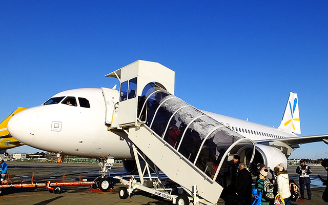 「Peachきた北海道フリーパス」「バニラエアきた北海道フリーパス」は新千歳空港駅で搭乗券を呈示することで購入可能。写真はバニラエア。