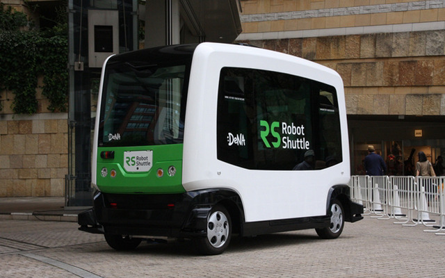 DeNAの自動運転バス、ロボットシャトル