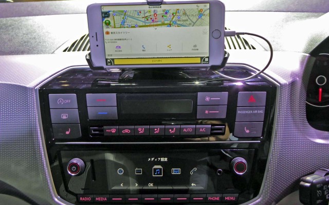 high up!とmove up! の4ドア車のみにオプション装着される「Composition Phone」※スマートフォンは含まず