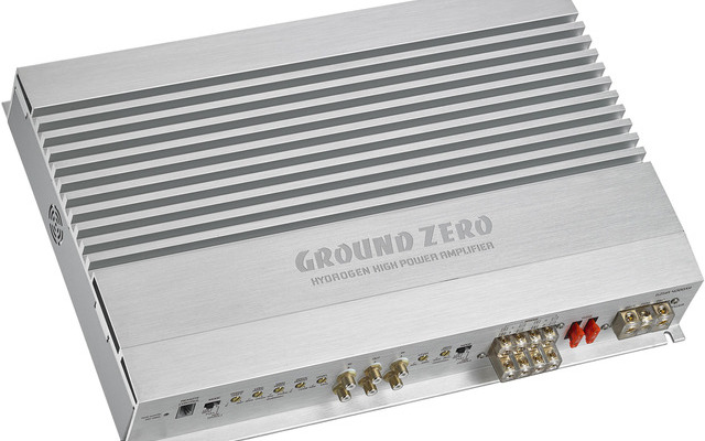 グラウンドゼロ『GZHA 4200XII』。当機は税抜価格6万2000円というリーズナブルなモデルながら、「クロスオーバー機能」で“バンドパス”の設定を有している。