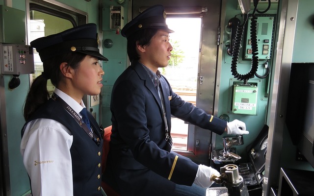 相鉄は初の「電車運転体験会」を開催。参加者は一様に緊張した面持ちで電車を運転した。