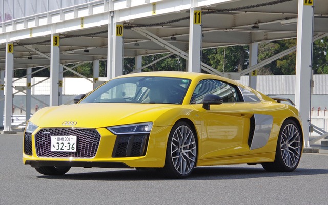 アウディ R8 V10 plus