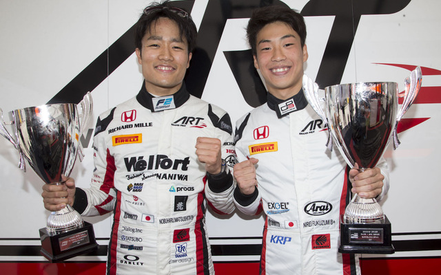 F2で優勝した松下信治（左）と、前日にGP3で優勝した福住仁嶺。