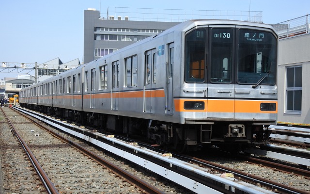 引退した01系の第30編成。写真奥の先頭車（01-630）が東大に譲渡された。