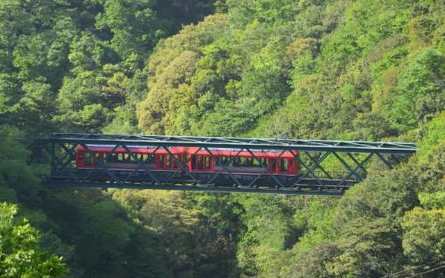 このほど営業運転が始まった3100形。同じタイプの3000形と異なり2両固定編成になっている。