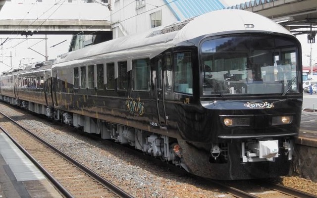 6月に秋田支社エリアまで顔を出す盛岡支社の観光列車「ジパング」。編成両端の展望車は、高崎支社のジョイフルトレイン「やまなみ」を改造したもの。
