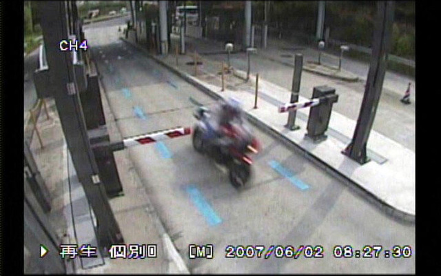 二輪車のETC不正通行摘発　全国初