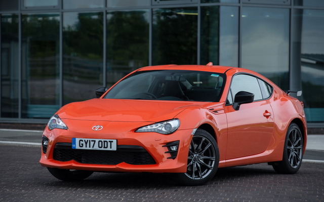 トヨタGT86クラブシリーズ・オレンジエディション