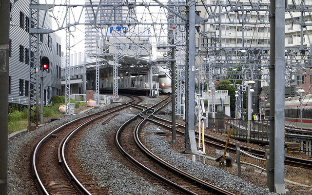 とうきょうスカイツリー駅（左奥）と留置線（右）。このあたりを高架化する連立事業が認可された。