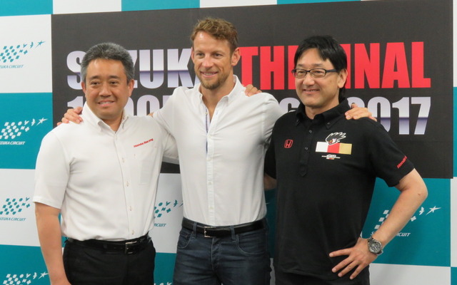 左からホンダの山本モータースポーツ部長、バトン、無限の手塚監督。