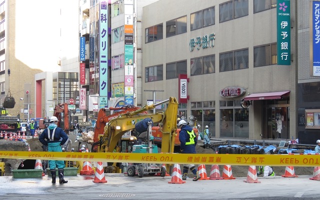 地下鉄七隈線の工事現場で陥没した道路（2016年11月12日）。2017年6月8日から工事が再開される。