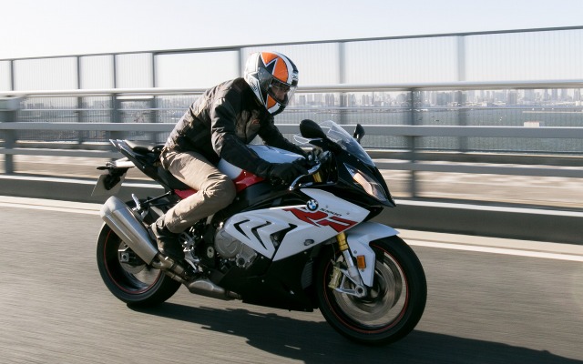 BMW S1000RR 動画試乗