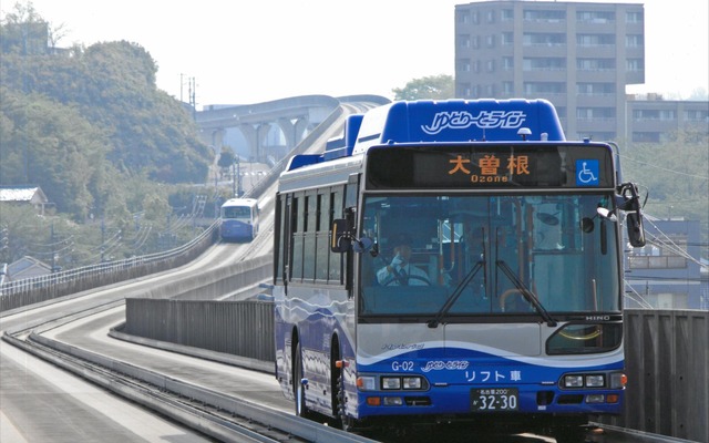 名古屋市と近郊を結ぶガイドウェイバス。バスの実証実験はこの専用軌道区間で実施される