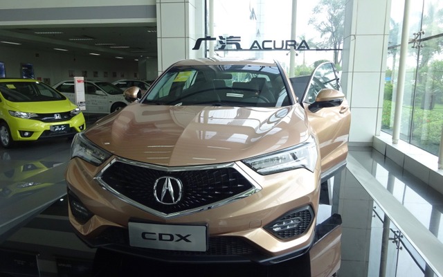 アキュラの中国生産モデルCDX（広州市の広汽本田ショールーム）