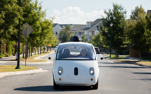 グーグルの自社設計の自動運転プロトタイプ車「Firefly」