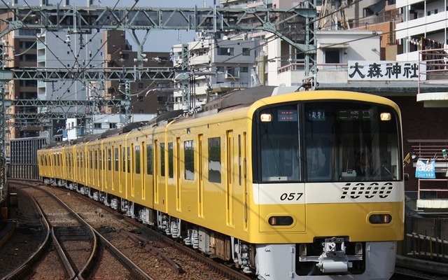西武鉄道は京急電鉄の「みさきまぐろきっぷ」を西武線各駅で発売する。写真は京急の三崎口行き快特。