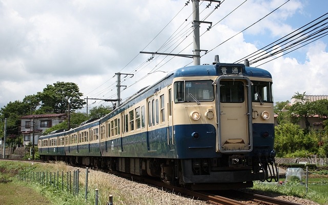 しなの鉄道115系の旧塗装化第3弾は「横須賀色」に。写真はJRが中央本線などで運用していた横須賀色の115系（2014年7月）。