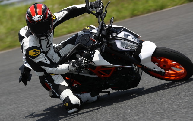 フルモデルチェンジした2017年式 KTM 390デューク