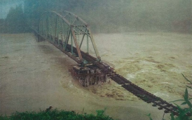 只見線の第5只見川橋りょう（193.3m）。2011年7月の豪雨で橋桁が約25m流失した。