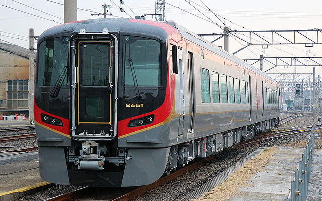JR四国の2600系。8月11日のツアーが初の営業運転になる。