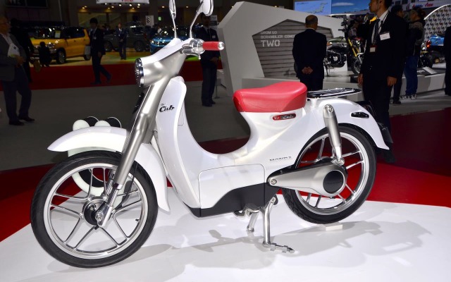 2015年東京モーターショーで披露した『EV-Cub Concept』