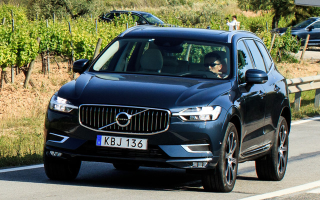 桂伸一氏がスペイン・バルセロナでボルボ XC60 新型を試乗