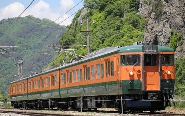 5月20日から運用に入っている、湘南色のしなの鉄道115系S3編成。