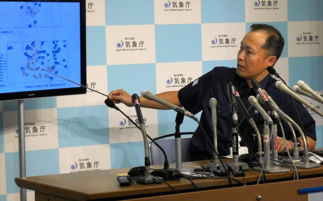 鹿児島湾で発生した地震を語る松森敏幸地震津波監視課長（11日・大手町）