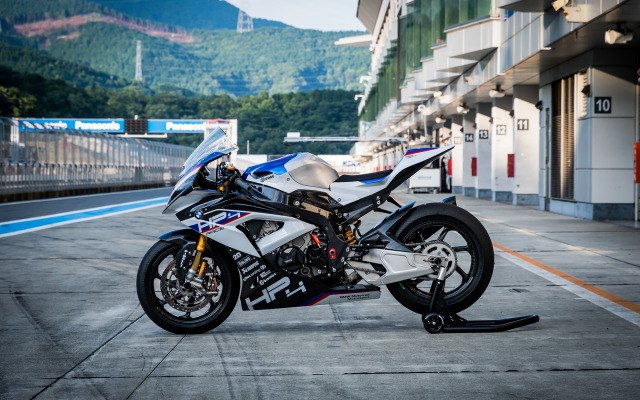 BMW HP4 RACE