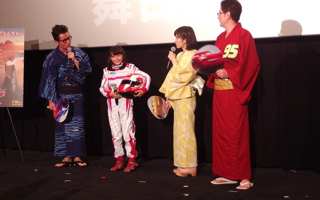 『カーズ/クロスロード』夏休み大ヒット記念舞台挨拶。向かって左から藤森、Juju、松岡、土田