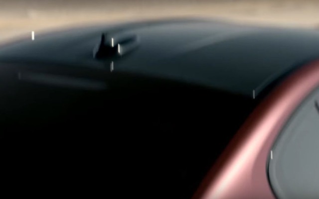 BMW M5 新型のカーボン製ルーフ
