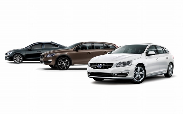 左から、S60 T5 Classic、V60クロスカントリー T5 AWD Classic、V60 T3 Classic