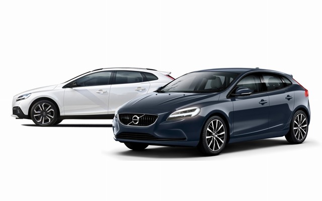 ボルボ V40 クロスカントリー D4 ダイナミックエディション（左）とV40 D4 ダイナミックエディション