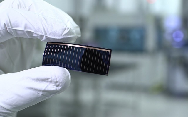 将来のアウディのEVに装着される予定の薄膜太陽電池