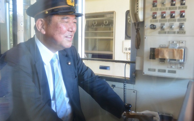石破茂氏、高千穂あまてらす鉄道を訪問