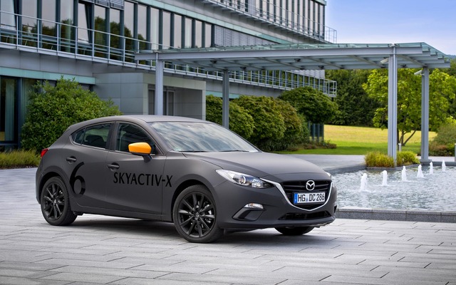 マツダの新世代エンジン「SKYACTIV-X」を搭載した車両にドイツで試乗。ベース車両は現行アクセラ（マツダ3）だ。