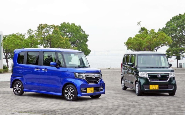 ホンダセンシングを標準装備した新型N-BOX。手前がN-BOX カスタム G、奥がN-BOX G・EXターボ
