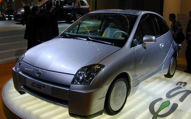 【フランクフルトショー2001速報】トヨタ、47km/リットルカー『ES3』を出品