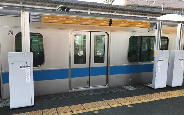 「昇降バー式ホーム柵」。9月24日から愛甲石田駅で実証実験が行われる。
