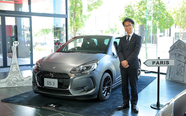 DSブランドの発進基地として4月にオープンした「DS STORE 名古屋」。写真は池田淳店長と、限定車「DS 3 DARK SIDE」