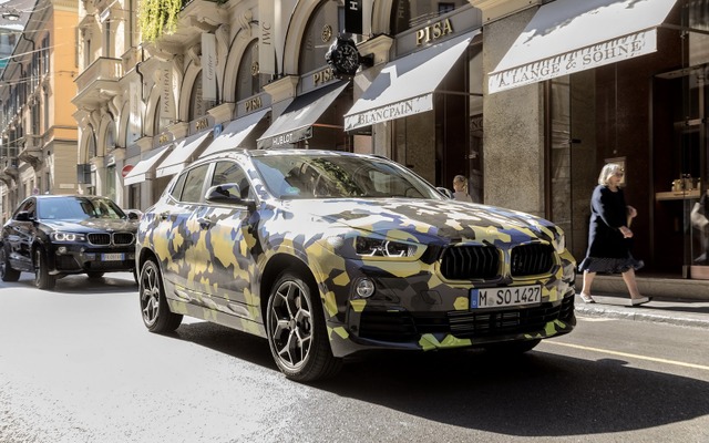 BMW X2 の最新プロトタイプ（イタリア・ミラノ）