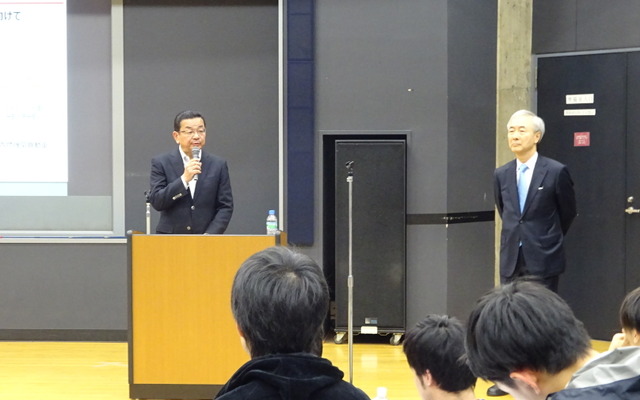 2016年度に実施したホンダ八郷社長が早稲田大で出張授業した様子