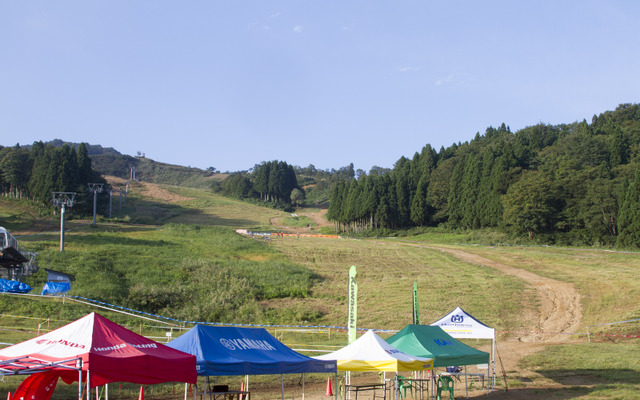 【JNCC 第7戦】ガレとハイスピードコース、秋晴れのシーサイドバレー糸魚川［写真蔵］