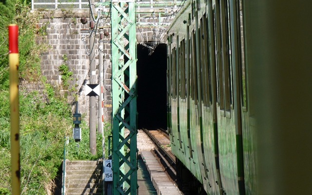 現在は関東方面に向かう上り列車のみ走る清水トンネル。2017年度の選奨土木遺産に選ばれた。