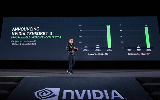 新開発の推論ソフトウェア「TensorRT 3 AI」を発表するエヌビディアのジェンスン・フアン CEO
